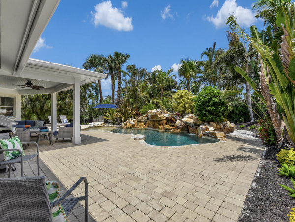 Naples Vacation Home With Private Pool Short Walk To Beach